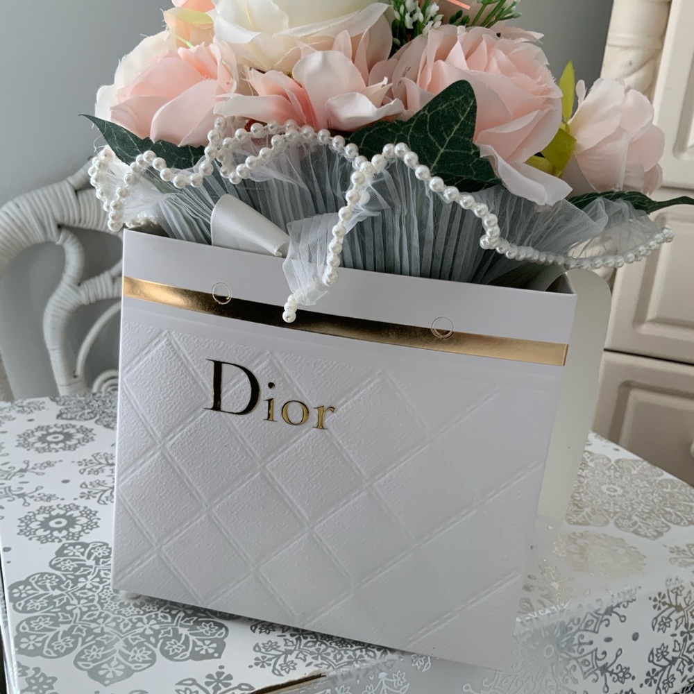 Dior White & Blush Rose Floral Arrangement in Branded Box silk flowers w - Picture 4 of 4